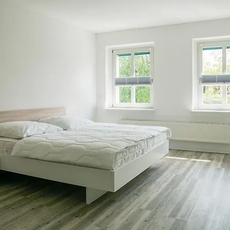 Apartmenthaus-eldena-klosterruine *